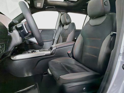 Used 2025 Mercedes-Benz GLB 250 image 16