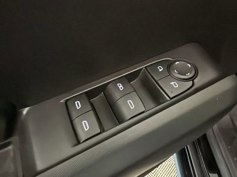 Used 2023 Chevrolet Colorado Trail Boss w/ Technology Package AWD/4WD image 10