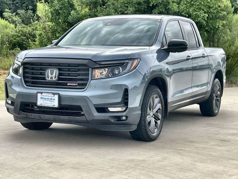 Used 2023 Honda Ridgeline Sport image 2