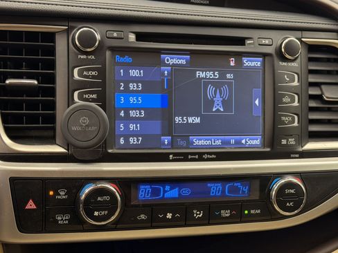 Used 2016 Toyota Highlander Limited AWD/4WD image 22