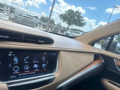 Used 2018 Cadillac XT5 Platinum w/ Driver Assist Package AWD/4WD image 4