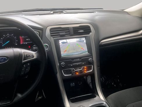 Used 2020 Ford Fusion SE FWD image 7