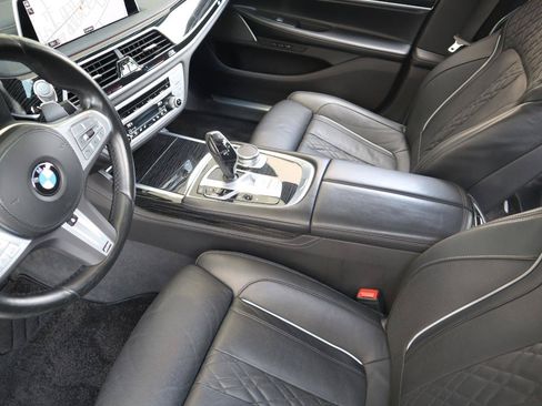 Used 2022 BMW 740i w/ M Sport Package RWD image 40