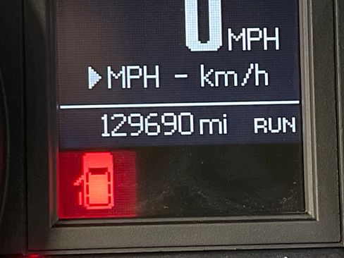 Used 2016 Chrysler Town & Country Touring image 17