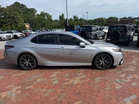Used 2022 Toyota Camry SE FWD image 16