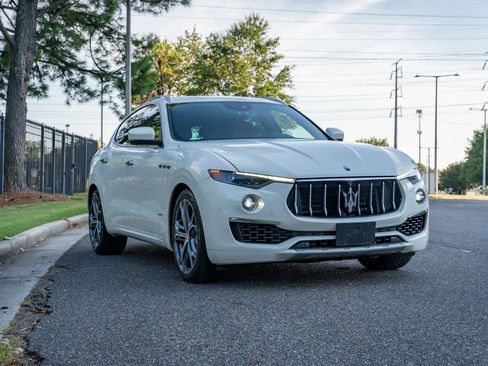 Used 2019 Maserati Levante S GranLusso AWD/4WD image 3