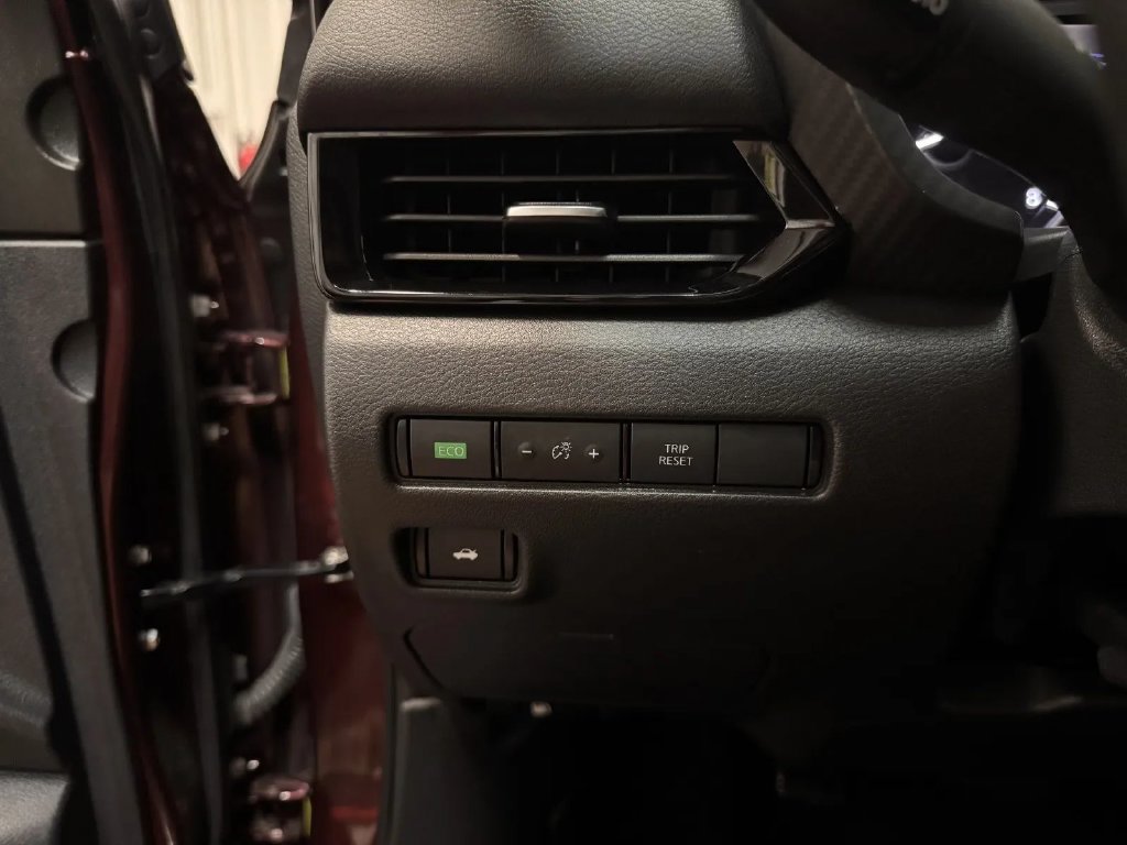Used 2025 Nissan Sentra SV w/ All-Weather Package FWD image 24