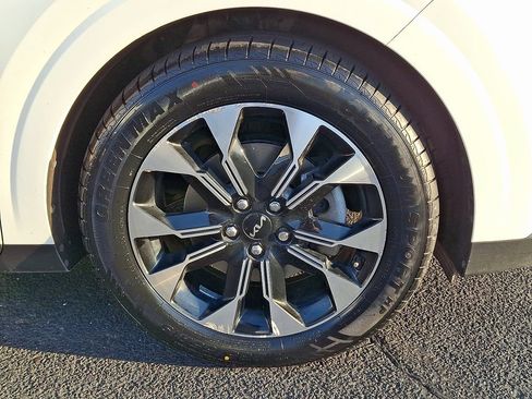 Used 2022 Kia Carnival EX FWD image 11