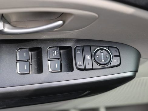 Used 2019 Kia Sedona L FWD image 16