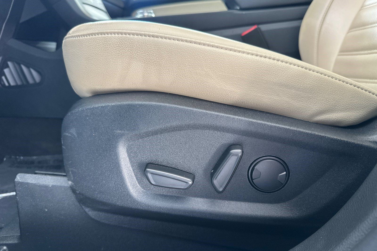 Used 2020 Ford Edge SEL w/ Convenience Package FWD image 14