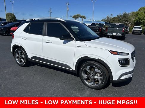 Used 2022 Hyundai Venue Limited image 1