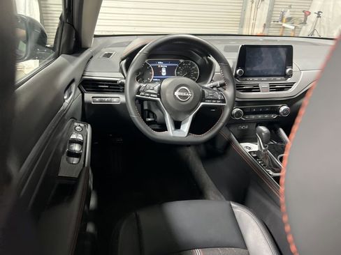 Used 2025 Nissan Altima 2.5 SR image 18