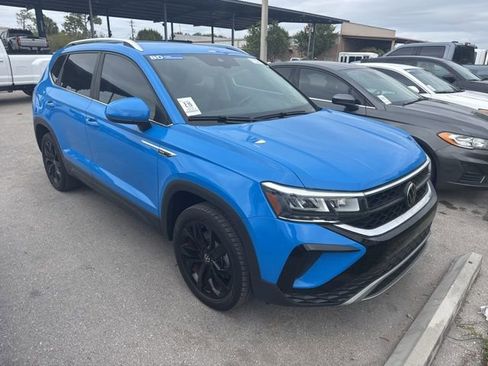 Used 2023 Volkswagen Taos SE w/ Black Wheel Package image 3