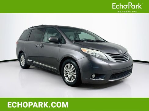 Used 2013 Toyota Sienna XLE FWD image 1