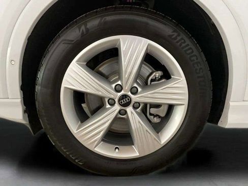 Used 2024 Audi Q4 e-tron Prestige image 28