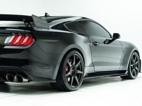 Used 2021 Ford Mustang Shelby GT500 w/ Carbon Fiber Track Pack image 13