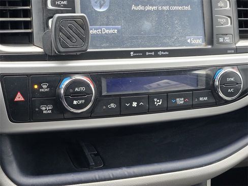 Used 2016 Toyota Highlander XLE image 16