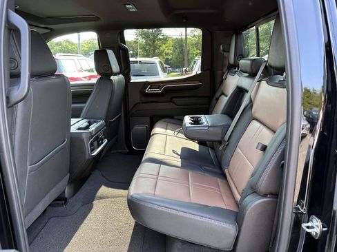 Used 2024 Chevrolet Silverado 1500 High Country w/ Technology Package AWD/4WD image 14