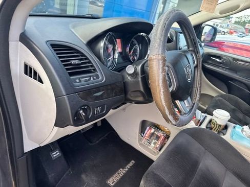 Used 2015 Dodge Grand Caravan SXT w/ UConnect Hands-Free Group FWD image 15
