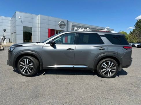 Certified 2024 Nissan Pathfinder Platinum w/ Black Appearance Package AWD/4WD image 2