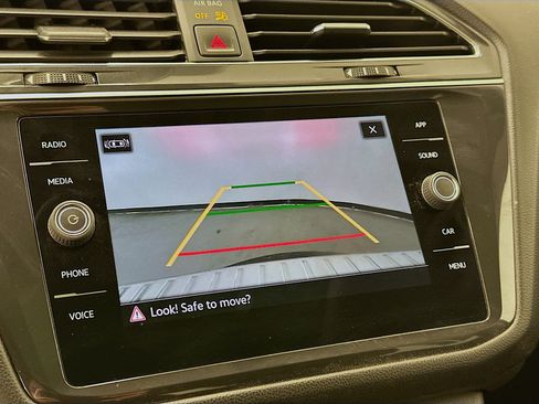 Used 2022 Volkswagen Tiguan SE image 23