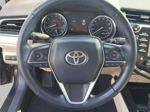 Used 2018 Toyota Camry XLE FWD image 12