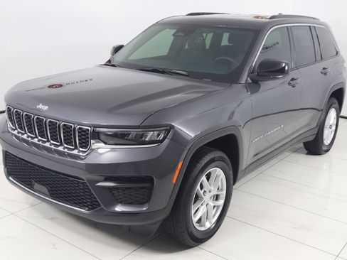 Used 2025 Jeep Grand Cherokee Laredo X w/ Luxury Tech Group I image 21