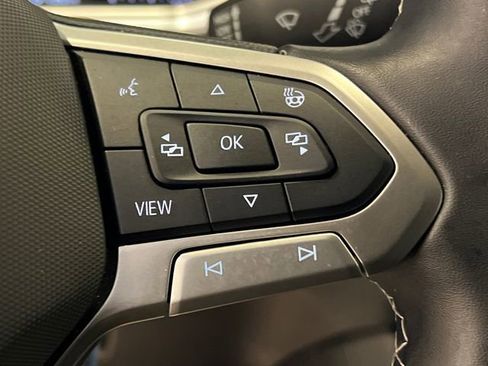 Certified 2025 Volkswagen Taos SE image 21