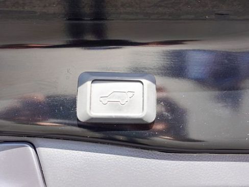 Certified 2022 Toyota RAV4 XLE Premium image 33