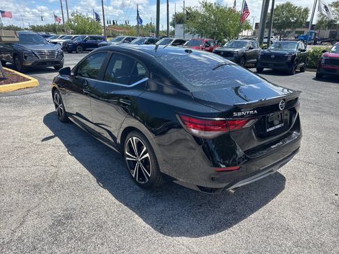 Certified 2022 Nissan Sentra SR FWD image 8