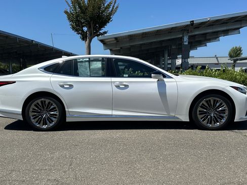 Used 2022 Lexus LS 500 w/ Cold Weather Package (CK) RWD image 3