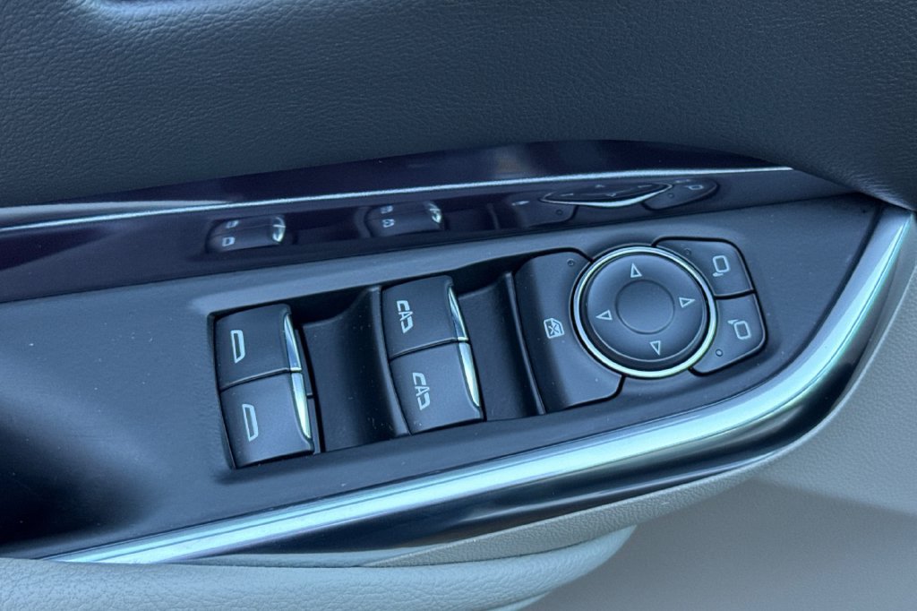 Used 2022 Cadillac XT4 Luxury w/ Driver Awareness Package FWD image 12