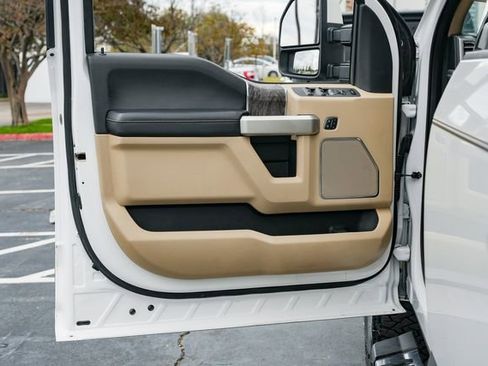 Used 2017 Ford F250 Lariat w/ Lariat Ultimate Package image 21