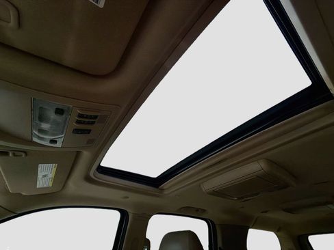 Used 2011 Cadillac Escalade ESV Premium RWD image 26