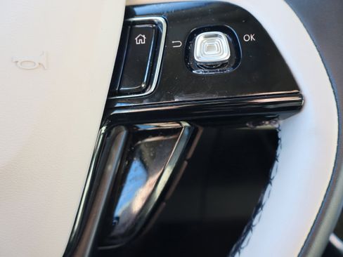 Used 2025 Lincoln Corsair Premiere image 18