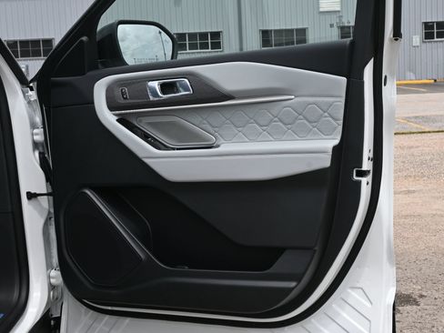 New 2026 Ford Explorer Platinum w/ LUX Leather Package AWD/4WD image 22