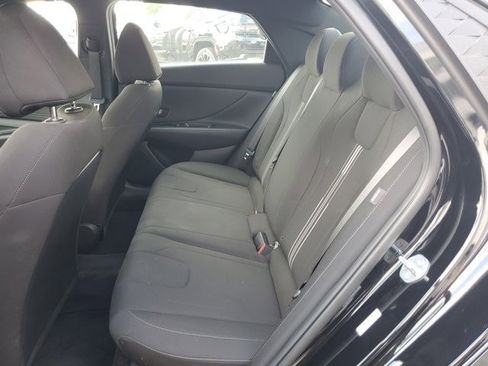 Used 2025 Hyundai Elantra Sport FWD image 16