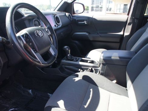 Used 2020 Toyota Tacoma TRD Sport w/ Technology Package RWD image 12