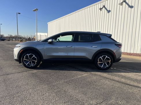 New 2026 Chevrolet Equinox EV LT image 2
