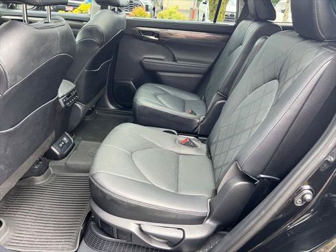 Certified 2021 Toyota Highlander Platinum AWD/4WD image 17
