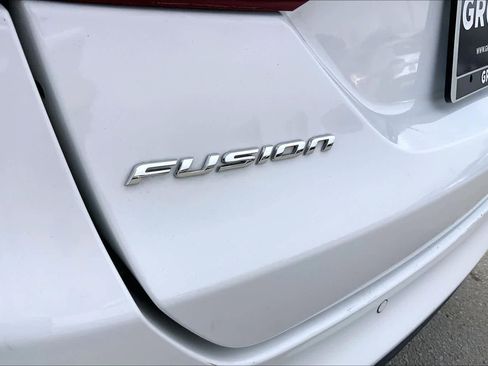 Used 2018 Ford Fusion SE image 29