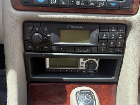 Used 1999 Mercedes-Benz CLK 320 Cabriolet image 20