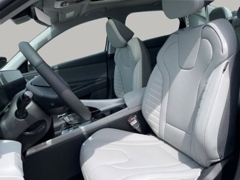 New 2025 Hyundai Elantra Limited image 11