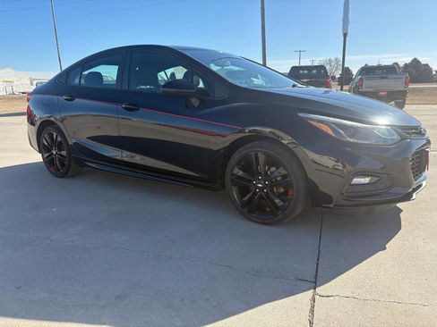Used 2018 Chevrolet Cruze LT w/ Redline Edition image 8