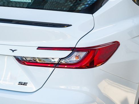 New 2026 Toyota Camry Hybrid FWD image 8