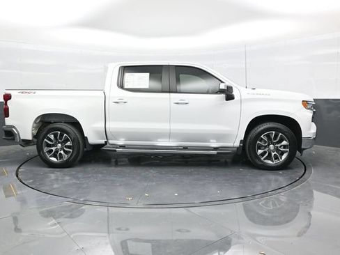 Used 2023 Chevrolet Silverado 1500 LT AWD/4WD image 8