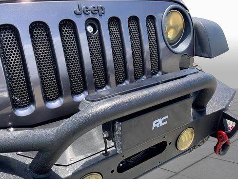 Used 2016 Jeep Wrangler Unlimited Sport w/ Connectivity Group AWD/4WD image 28
