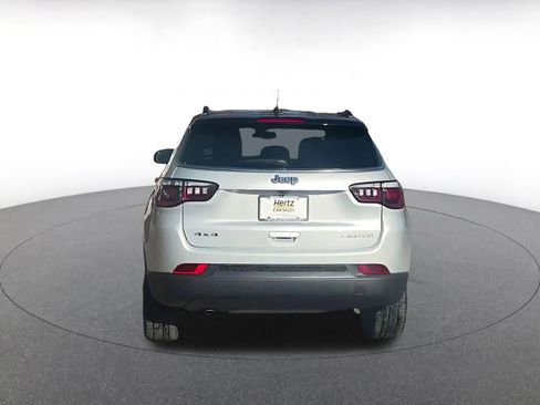 Used 2025 Jeep Compass Limited image 12