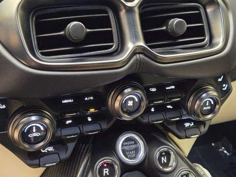 Used 2023 Aston Martin V8 Vantage Coupe RWD image 34