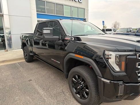 Used 2024 GMC Sierra 2500 AT4 w/ AT4 Premium Plus Package AWD/4WD image 17
